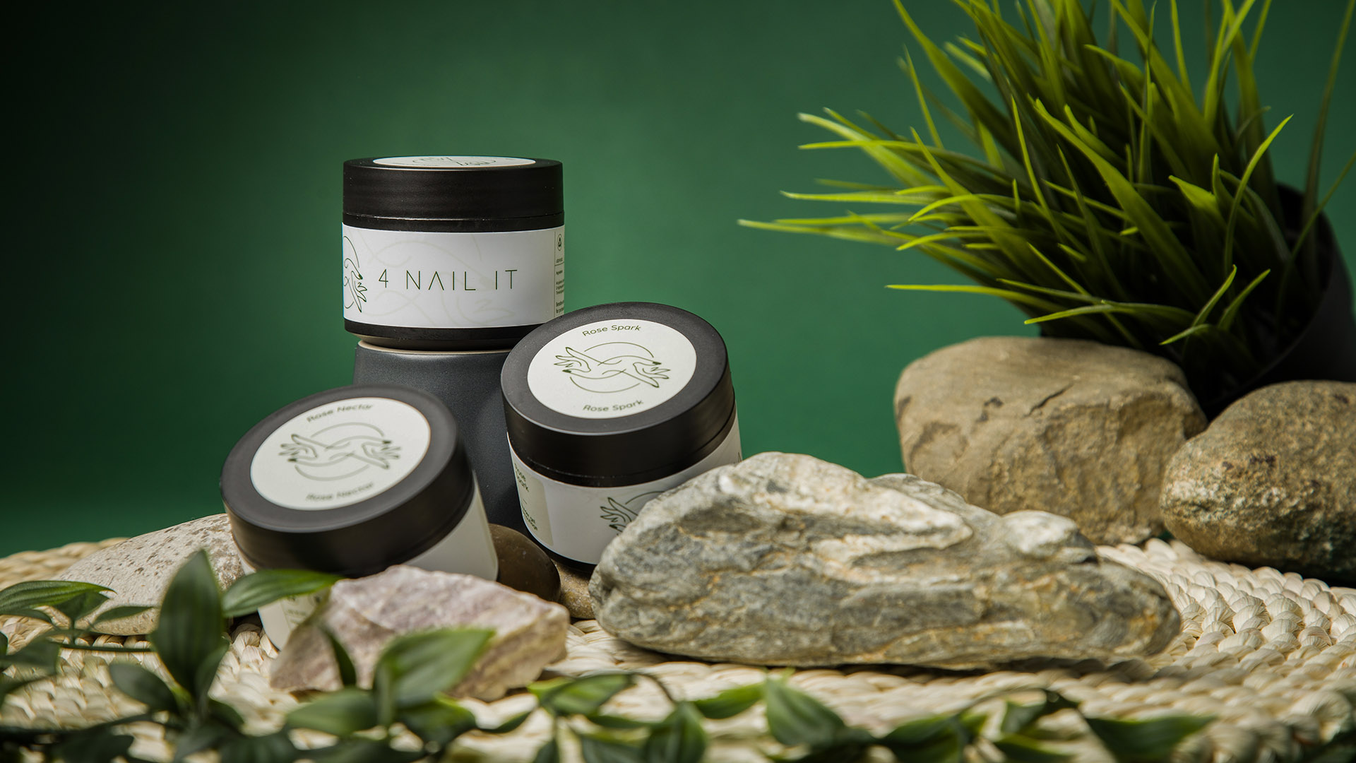 4 Nail it linija samonivelirajućih gradivnih gelova